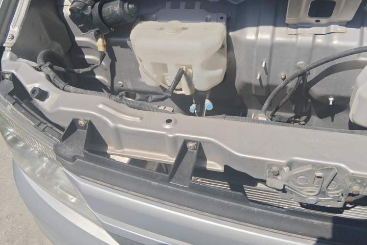 Used CHANGAN KUAYUE Wang X5 2021 1.6L Gasoline Comfort Edition Double Cab with Dual Rear Wheels 2850mm Cargo Bed DAM16KR Engine Bay Right