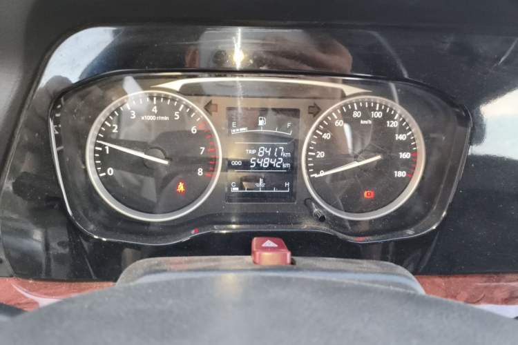 Used CHANGAN KUAYUE Wang X5 2021 1.6L Gasoline Standard Edition Double Cab with Dual Rear Wheels 3050mm Cargo Bed DAM16KR Instrument Cluster