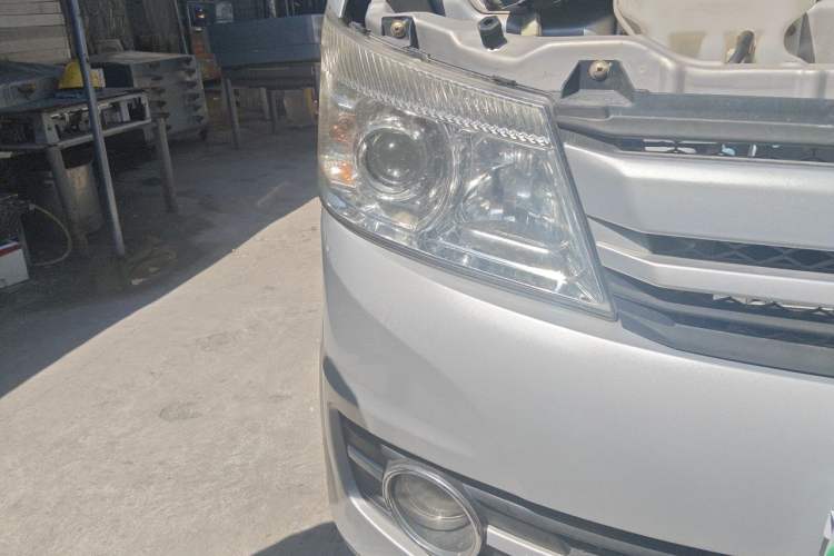 Used CHANGAN KUAYUE Wang X5 2021 1.6L Gasoline Comfort Edition Double Cab with Dual Rear Wheels 2850mm Cargo Bed DAM16KR Right Front Headlight