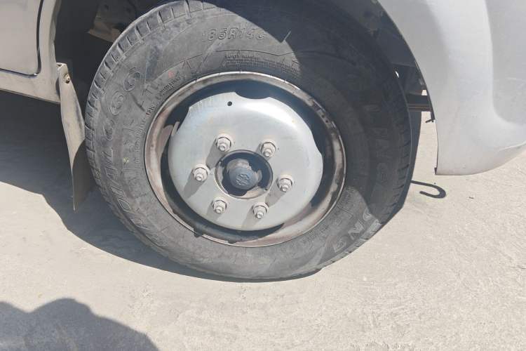 Used CHANGAN KUAYUE Wang X5 2021 1.6L Gasoline Comfort Edition Double Cab with Dual Rear Wheels 2850mm Cargo Bed DAM16KR Right Front Wheel Hub