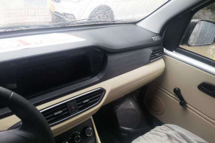 Used CHANGAN KUAYUE Xing V3 2023 1.3L Gasoline Standard Model 5-Seater Passenger Vehicle Audio And AC Panel