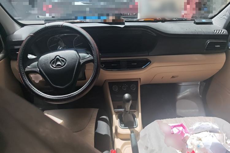 Used CHANGAN KUAYUE Xing V3 2023 1.5L Gasoline Comfort Edition 5-Seat Passenger Vehicle Center Console