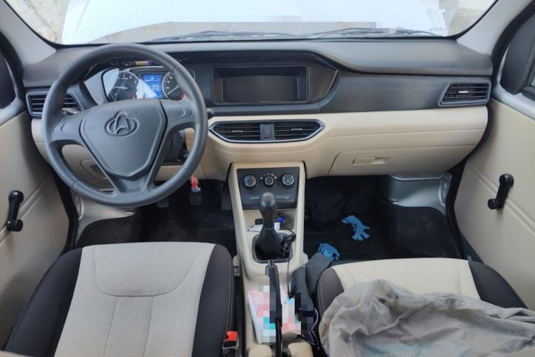 Used CHANGAN KUAYUE Xing V3 2023 1.5L Gasoline Comfort Edition 5-Seat Passenger Vehicle Center Console