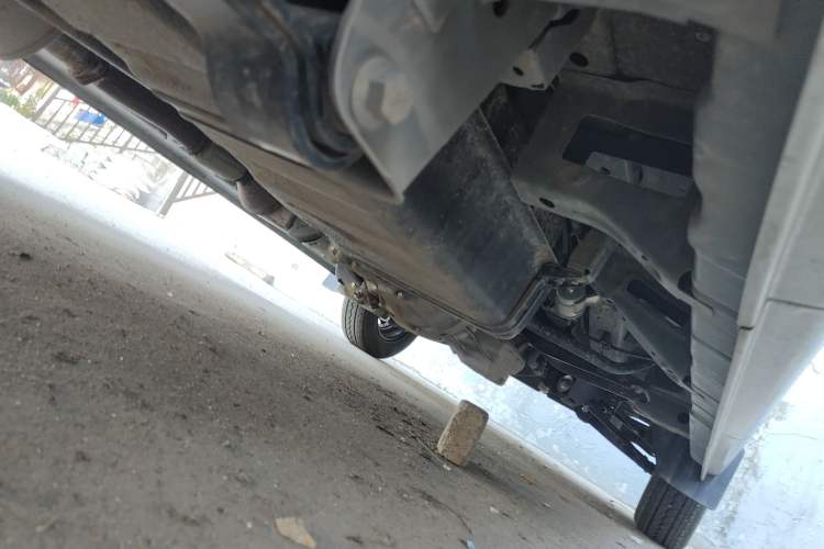 Used CHANGAN KUAYUE Xing V3 2023 1.5L Gasoline Comfort Edition 5-Seat Passenger Vehicle Chassis Rear Right