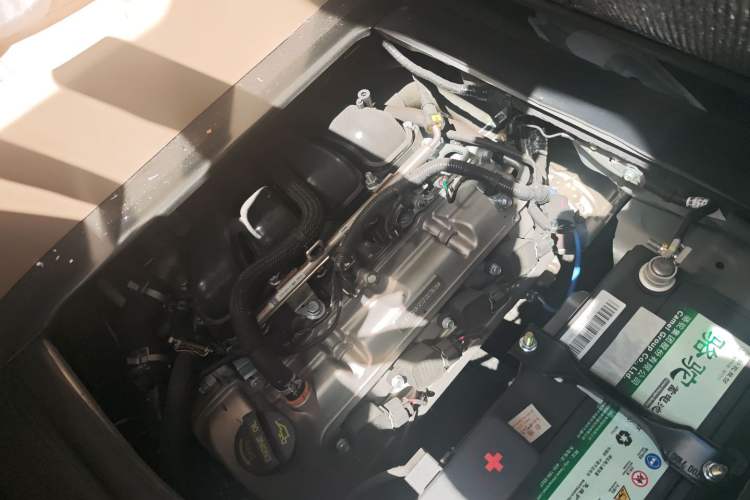 Used CHANGAN KUAYUE Xing V3 2023 1.5L Gasoline Comfort Edition 5-Seat Passenger Vehicle Engine Bay Right