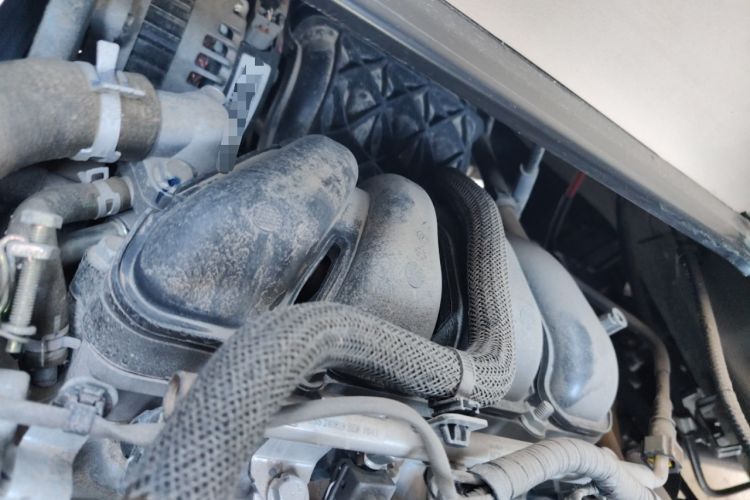 Used CHANGAN KUAYUE Xing V3 2023 1.5L Gasoline Comfort Edition 5-Seat Passenger Vehicle Engine Bay Right
