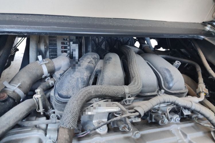 Used CHANGAN KUAYUE Xing V3 2023 1.5L Gasoline Comfort Edition 5-Seat Passenger Vehicle Engine Bay