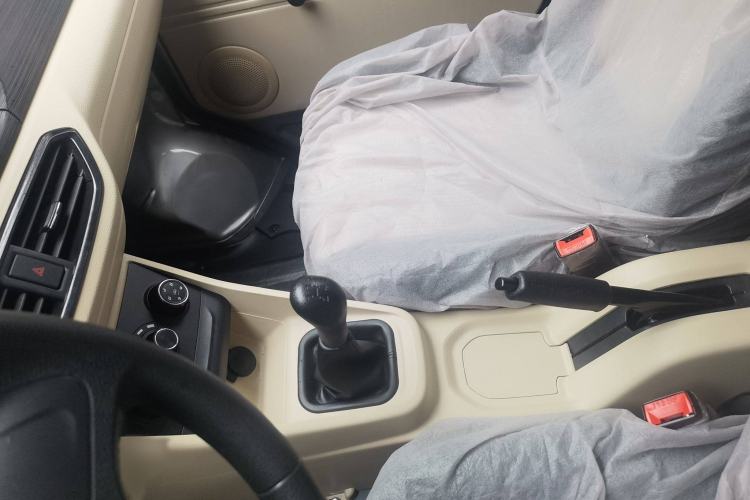 Used CHANGAN KUAYUE Xing V3 2023 1.3L Gasoline Standard Model 5-Seater Passenger Vehicle Gear Lever
