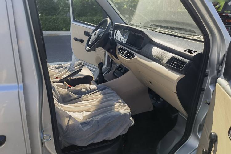 Used CHANGAN KUAYUE Xing V3 2023 1.3L Gasoline Standard Model 5-Seater Passenger Vehicle Interior 3