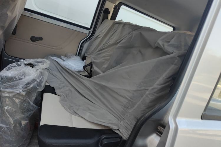 Used CHANGAN KUAYUE Xing V3 2023 1.5L Gasoline Comfort Edition 5-Seat Passenger Vehicle Left Rear Seat