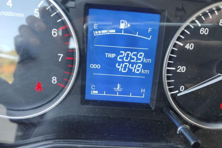 Used CHANGAN KUAYUE Xing V3 2023 1.5L Gasoline Comfort Edition 5-Seat Passenger Vehicle Odometer Close Up