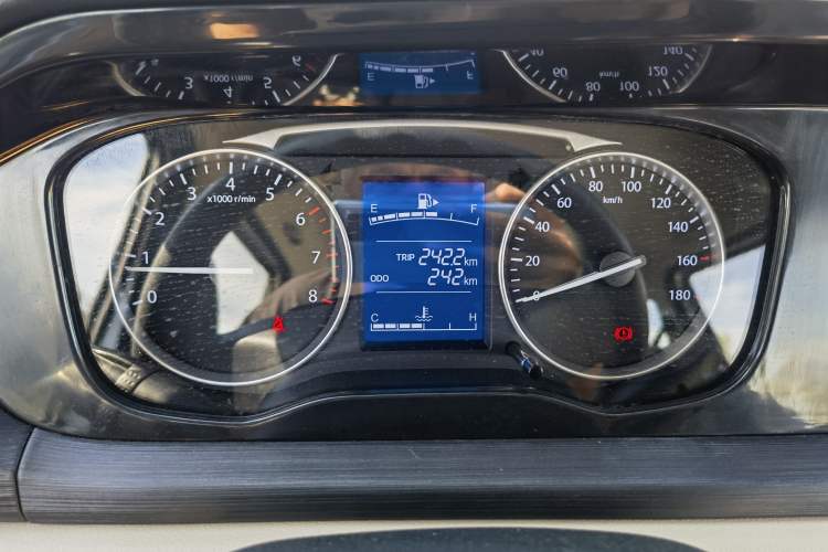 Used CHANGAN KUAYUE Xing V3 2023 1.3L Gasoline Standard Model 5-Seater Passenger Vehicle Odometer Close Up