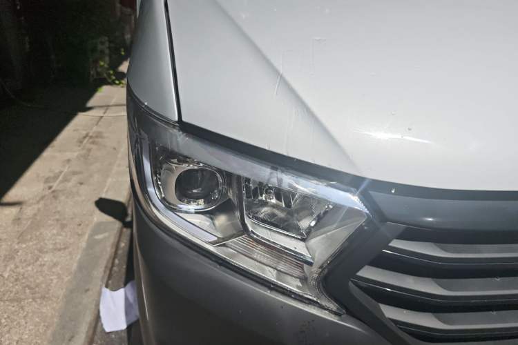 Used CHANGAN KUAYUE Xing V3 2023 1.5L Gasoline Comfort Edition 5-Seat Passenger Vehicle Right Front Headlight