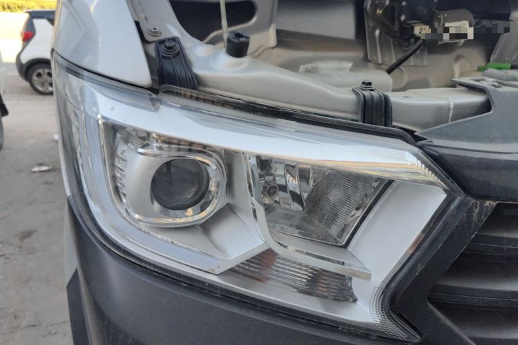 Used CHANGAN KUAYUE Xing V3 2023 1.5L Gasoline Comfort Edition 5-Seat Passenger Vehicle Right Front Headlight