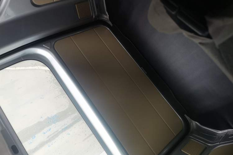 Used CHANGAN KUAYUE Xing V3 2023 1.3L Gasoline Standard Model 5-Seater Passenger Vehicle Trunk