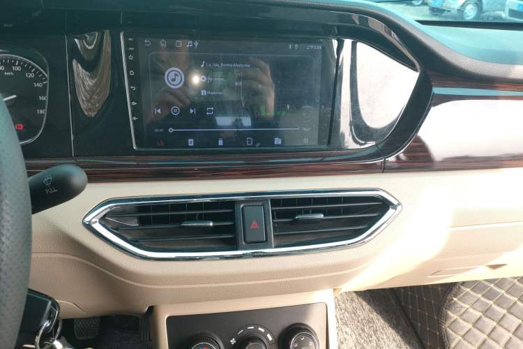 Used CHANGAN KUAYUE Xing V3 2022 1.5L Gasoline Comfort-Grade 5-Seater Passenger Vehicle JL473QH Audio And AC Panel