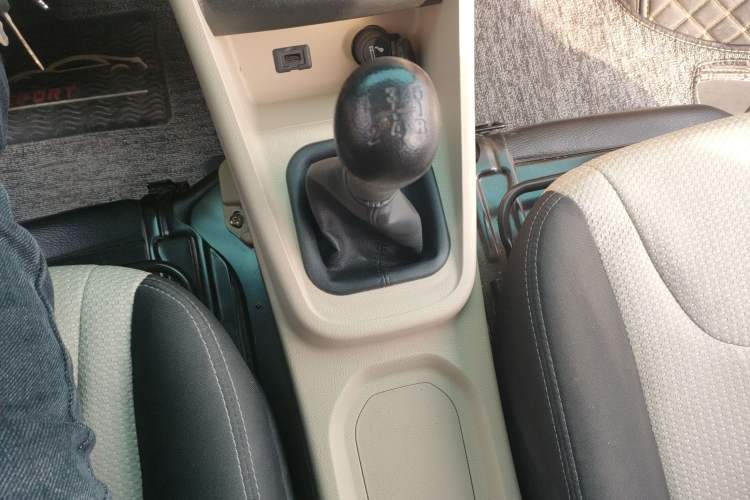 Used CHANGAN KUAYUE Xing V3 2022 1.5L Gasoline Comfort-Grade 5-Seater Passenger Vehicle JL473QH Gear Lever