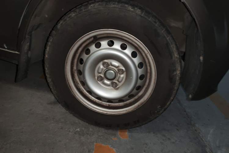 Used CHANGAN KUAYUE Xing V3 2022 1.5L Gasoline Comfort-Grade 2-Seat Van JL473QH Right Front Wheel Hub