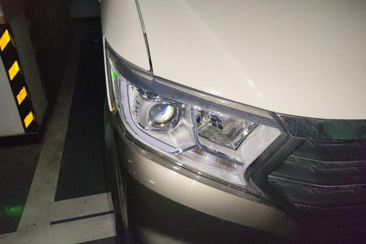 Used CHANGAN KUAYUE Xing V3  Right Front Headlight