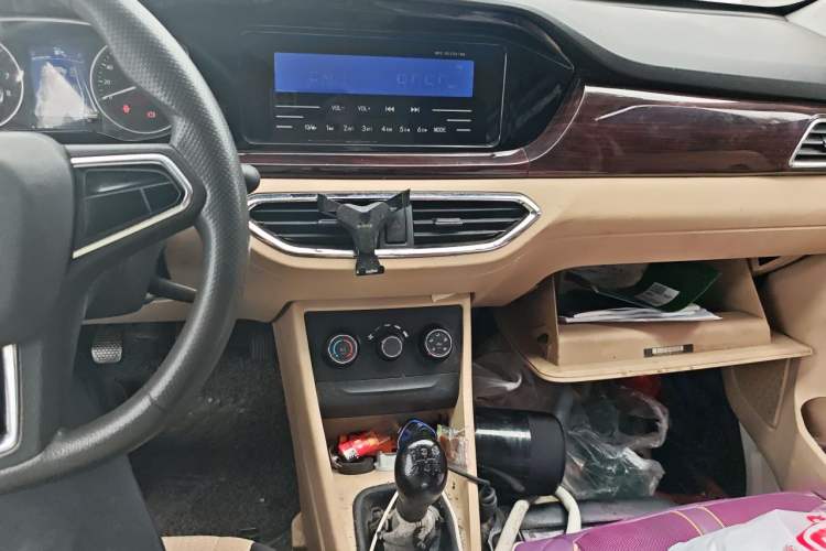Used CHANGAN KUAYUE Xing V3 2022 1.5L Gasoline Standard Version 5-Seater Minivan JL473QH Audio And AC Panel
