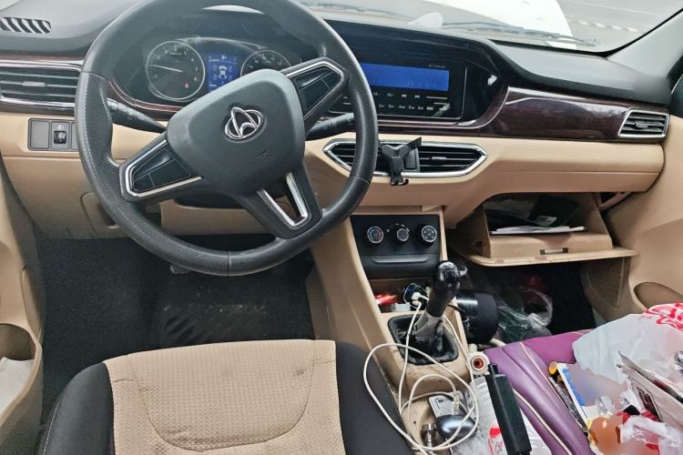 Used CHANGAN KUAYUE Xing V3 2022 1.5L Gasoline Standard Version 5-Seater Minivan JL473QH Center Console