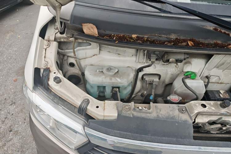 Used CHANGAN KUAYUE Xing V3 2022 1.5L Gasoline Standard Version 5-Seater Minivan JL473QH Engine Bay Right