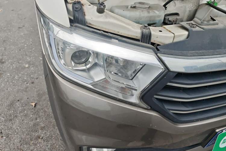 Used CHANGAN KUAYUE Xing V3 2022 1.5L Gasoline Standard Version 5-Seater Minivan JL473QH Right Front Headlight
