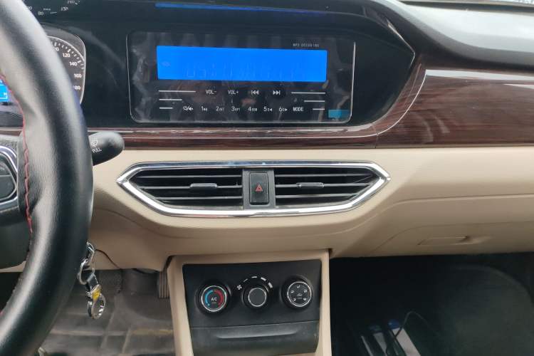 Used CHANGAN KUAYUE Xing V3 2022 1.5L Gasoline Comfort-Grade 5-Seater Minivan JL473QH Audio And AC Panel