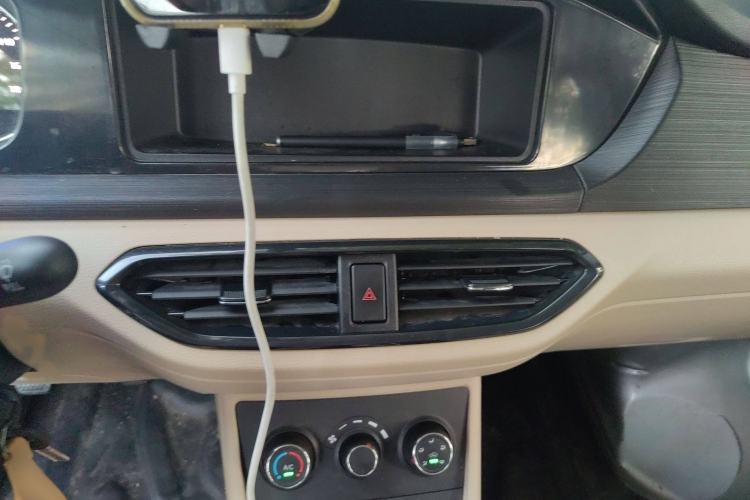 Used CHANGAN KUAYUE Xing V3 2022 1.5L Gasoline Standard-Grade 5-Seater Passenger Vehicle JL473QH Audio And AC Panel