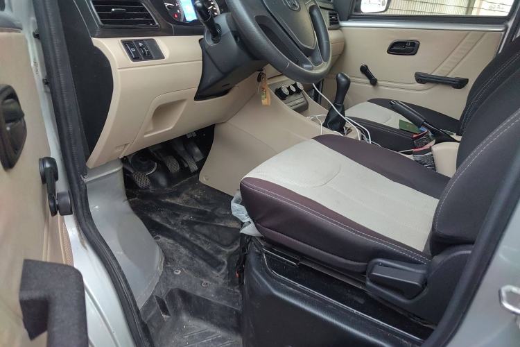 Used CHANGAN KUAYUE Xing V3 2022 1.5L Gasoline Standard-Grade 5-Seater Passenger Vehicle JL473QH Interior 3