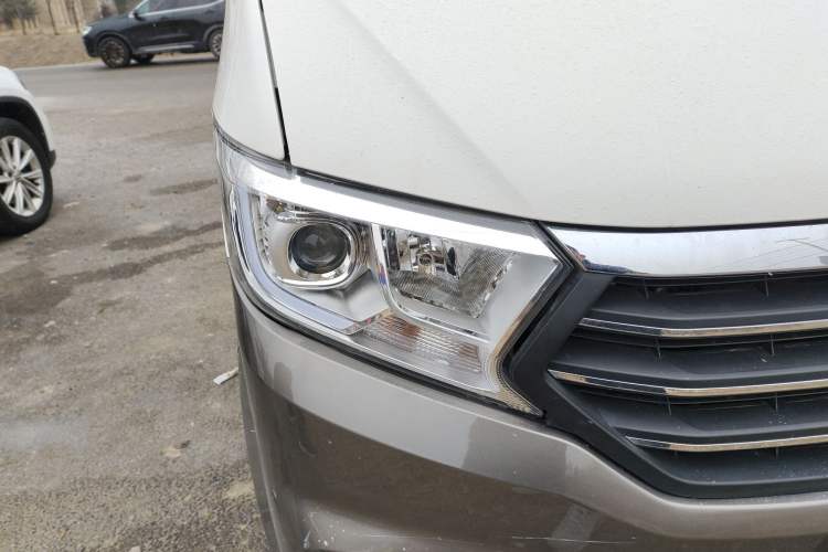 Used CHANGAN KUAYUE Xing V3 2022 1.5L Gasoline Comfort-Grade 5-Seater Minivan JL473QH Right Front Headlight