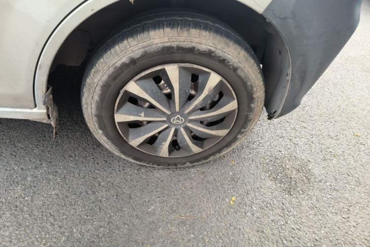 Used CHANGAN KUAYUE Xing V3 2022 1.5L Gasoline Standard Model 6-Seater Passenger Vehicle JL473QH Right Front Wheel Hub