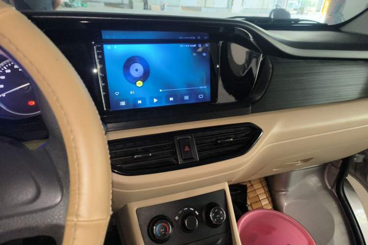 Used CHANGAN KUAYUE Xing V3 2022 1.5L Gasoline Luxury 5-Seater Minivan JL473QH Audio And AC Panel