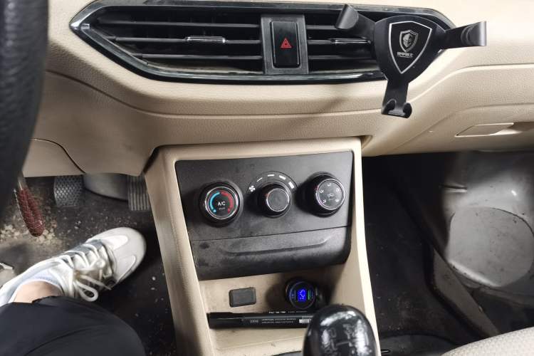 Used CHANGAN KUAYUE Xing V3 2022 1.5L Gasoline Standard Model 2-Seat Van JL473QH Audio And AC Panel