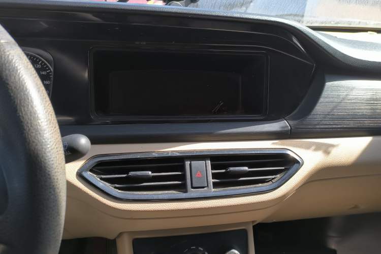 Used CHANGAN KUAYUE Xing V3 2022 1.5L Gasoline Standard Model 6-Seater Passenger Vehicle JL473QH Audio And AC Panel