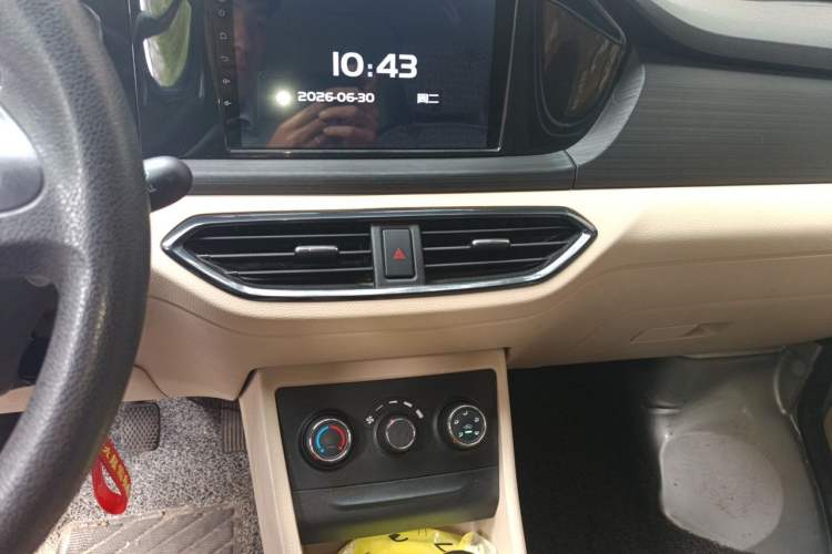 Used CHANGAN KUAYUE Xing V3 2022 1.5L Gasoline Enjoyment Model 2-Seat Van JL473QH Audio And AC Panel