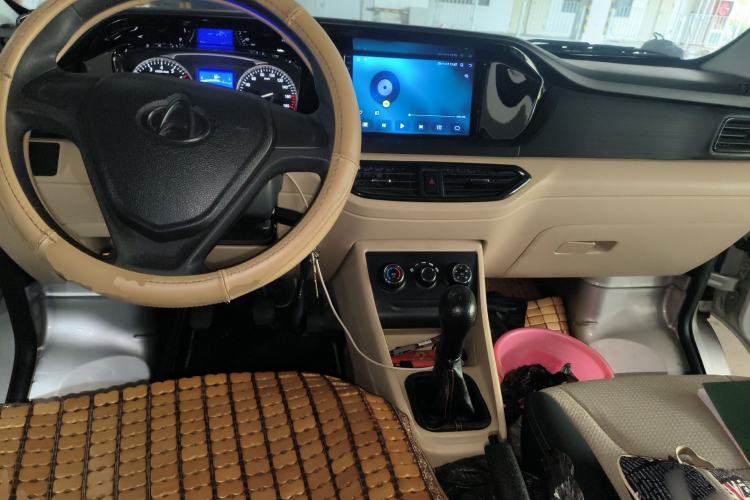 Used CHANGAN KUAYUE Xing V3 2022 1.5L Gasoline Luxury 5-Seater Minivan JL473QH Center Console