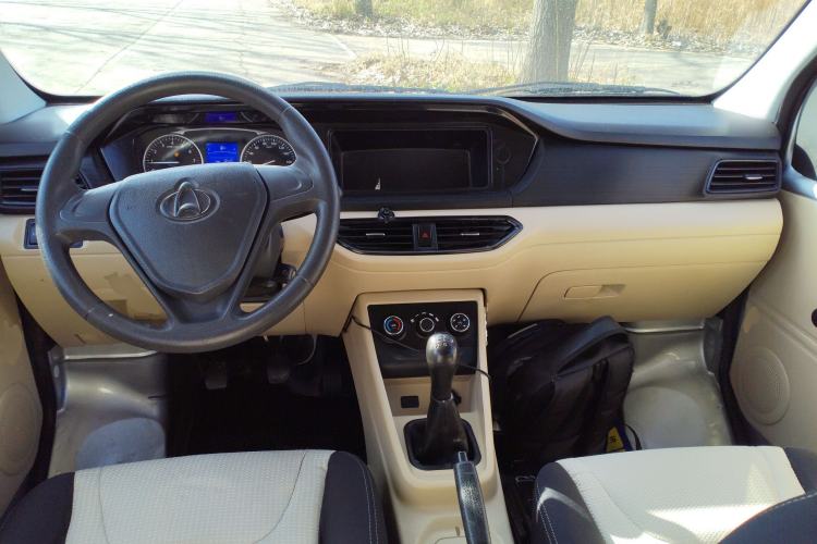 Used CHANGAN KUAYUE Xing V3 2022 1.5L Gasoline Standard-Grade 5-Seater Passenger Vehicle JL473QH Center Console