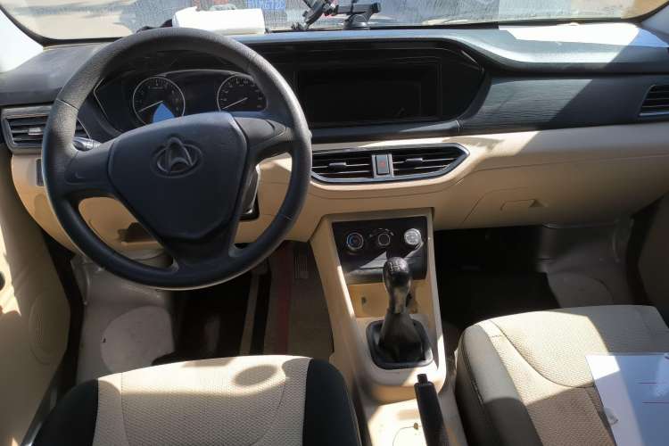Used CHANGAN KUAYUE Xing V3 2022 1.5L Gasoline Standard Model 6-Seater Passenger Vehicle JL473QH Center Console