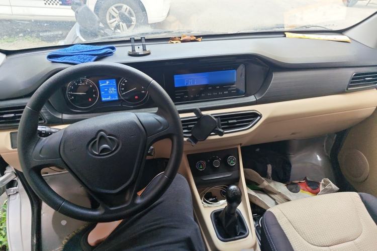 Used CHANGAN KUAYUE Xing V3 2022 1.5L Gasoline Comfort Edition 5-Seater Minivan JL473QH Center Console