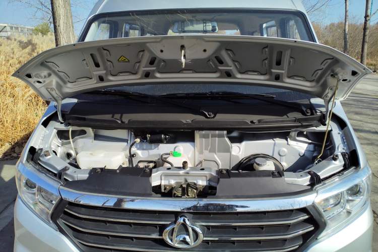 Used CHANGAN KUAYUE Xing V3 2022 1.5L Gasoline Standard-Grade 5-Seater Passenger Vehicle JL473QH Engine Bay