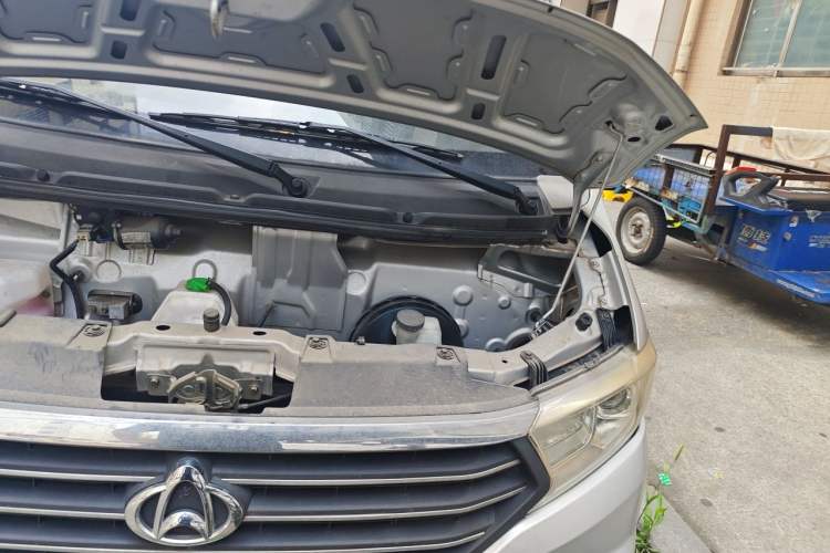 Used CHANGAN KUAYUE Xing V3 2022 1.5L Gasoline Comfort Edition 5-Seater Minivan JL473QH Engine Bay Left
