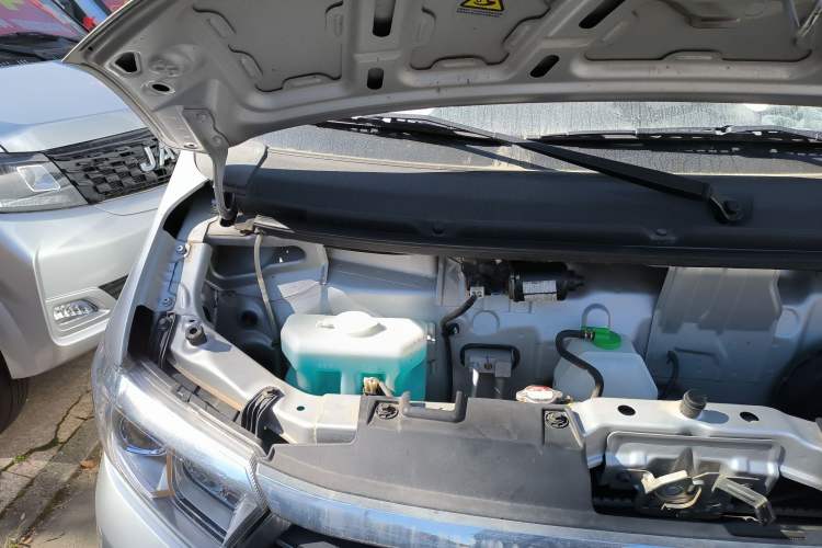 Used CHANGAN KUAYUE Xing V3 2022 1.5L Gasoline Standard Model 6-Seater Passenger Vehicle JL473QH Engine Bay Right