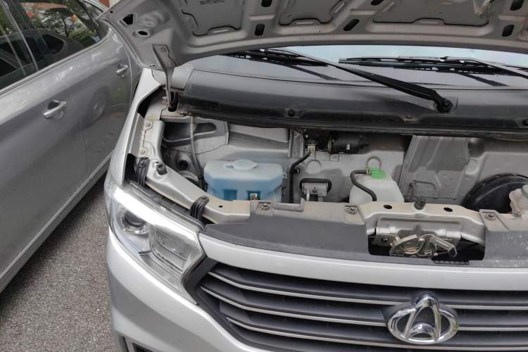 Used CHANGAN KUAYUE Xing V3 2022 1.5L Gasoline Standard Model 6-Seater Passenger Vehicle JL473QH Engine Bay Right