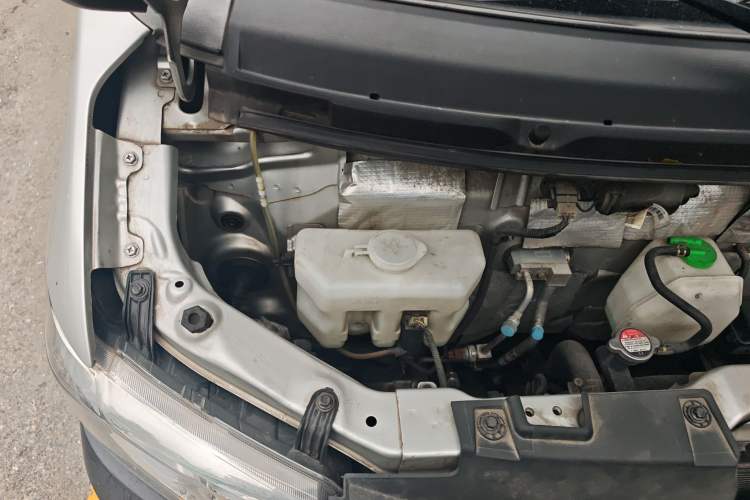 Used CHANGAN KUAYUE Xing V3 2022 1.5L Gasoline Comfort Edition 5-Seater Minivan JL473QH Engine Bay Right