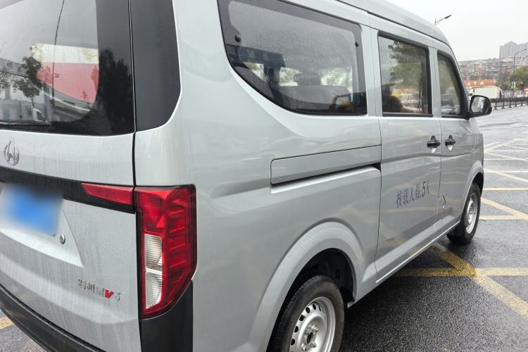 Used CHANGAN KUAYUE Xing V3 2022 1.5L Gasoline Enjoyment Model 5-Seat Passenger Vehicle JL473QH Exterior 4