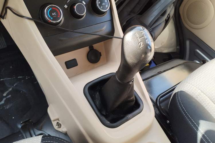 Used CHANGAN KUAYUE Xing V3 2022 1.5L Gasoline Standard-Grade 5-Seater Passenger Vehicle JL473QH Gear Lever