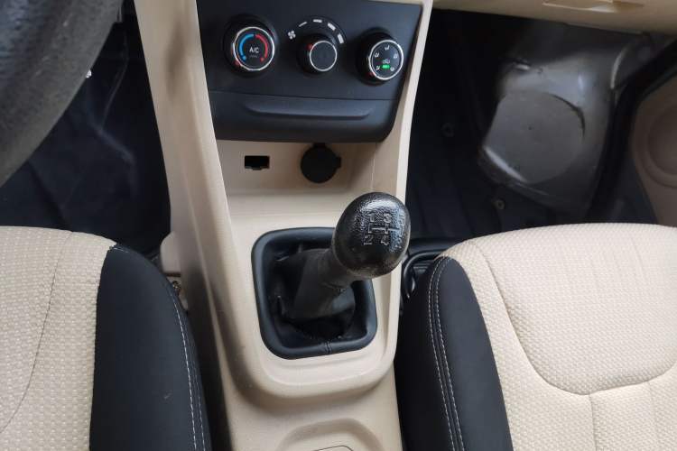 Used CHANGAN KUAYUE Xing V3 2022 1.5L Gasoline Standard Model 6-Seater Passenger Vehicle JL473QH Gear Lever