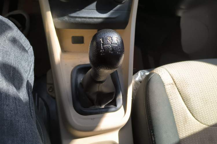 Used CHANGAN KUAYUE Xing V3 2022 1.5L Gasoline Standard Model 6-Seater Passenger Vehicle JL473QH Gear Lever