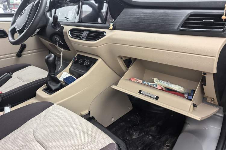 Used CHANGAN KUAYUE Xing V3 2022 1.5L Gasoline Enjoyment Model 5-Seat Passenger Vehicle JL473QH Interior 4
